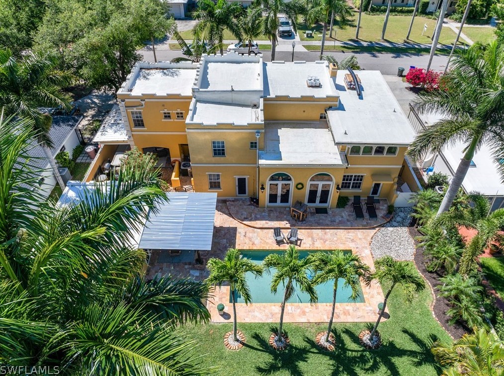 1221 Canterbury Dr, Fort Myers FL  33901-8762 exterior