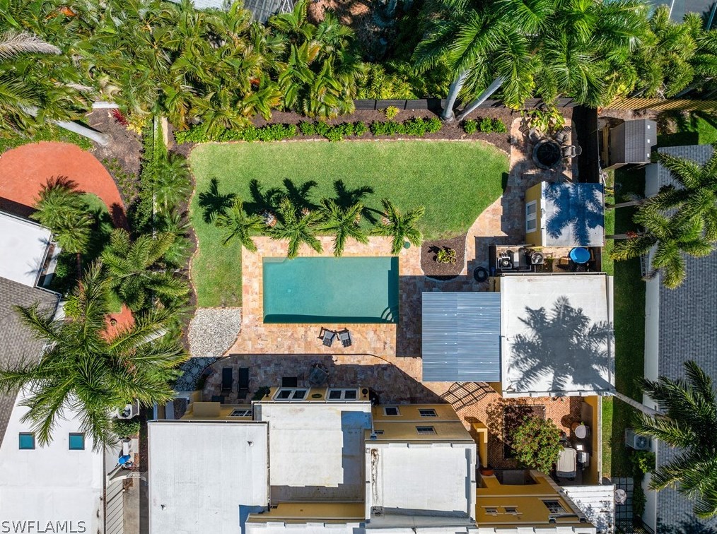 1221 Canterbury Dr, Fort Myers FL  33901-8762 exterior