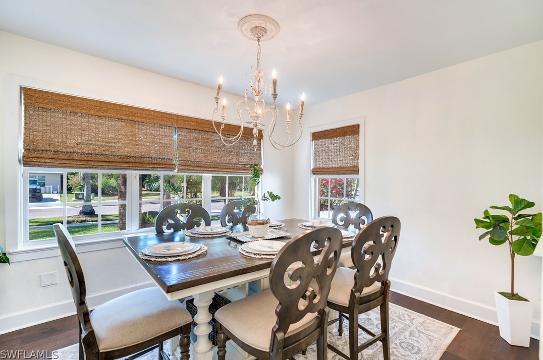 1221 Canterbury Dr, Fort Myers FL  33901-8762 exterior