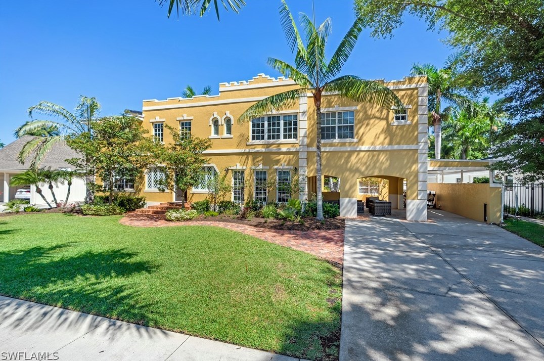 1221 Canterbury Dr, Fort Myers FL  33901-8762 exterior