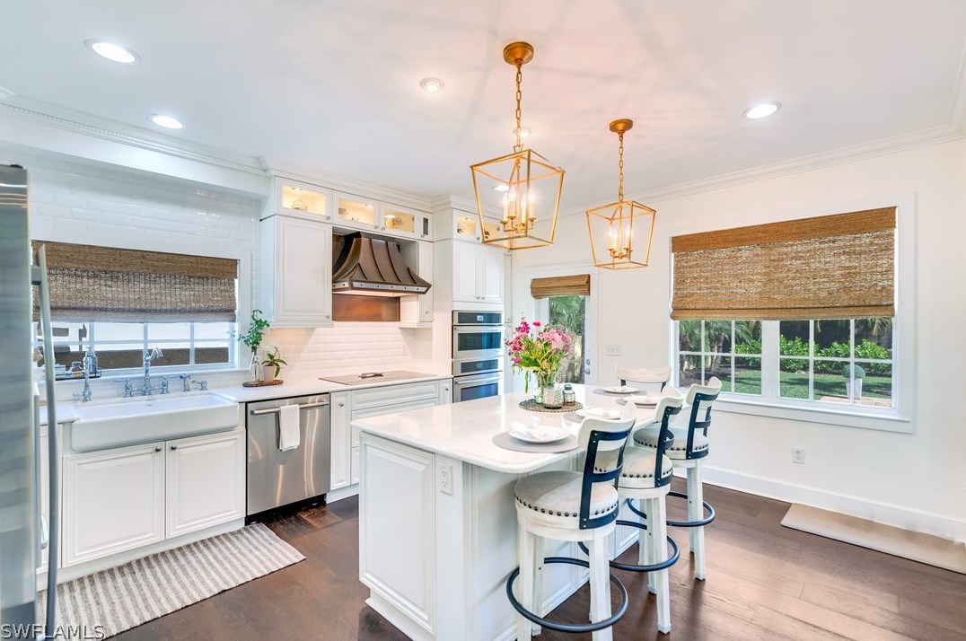 1221 Canterbury Dr, Fort Myers FL  33901-8762 exterior