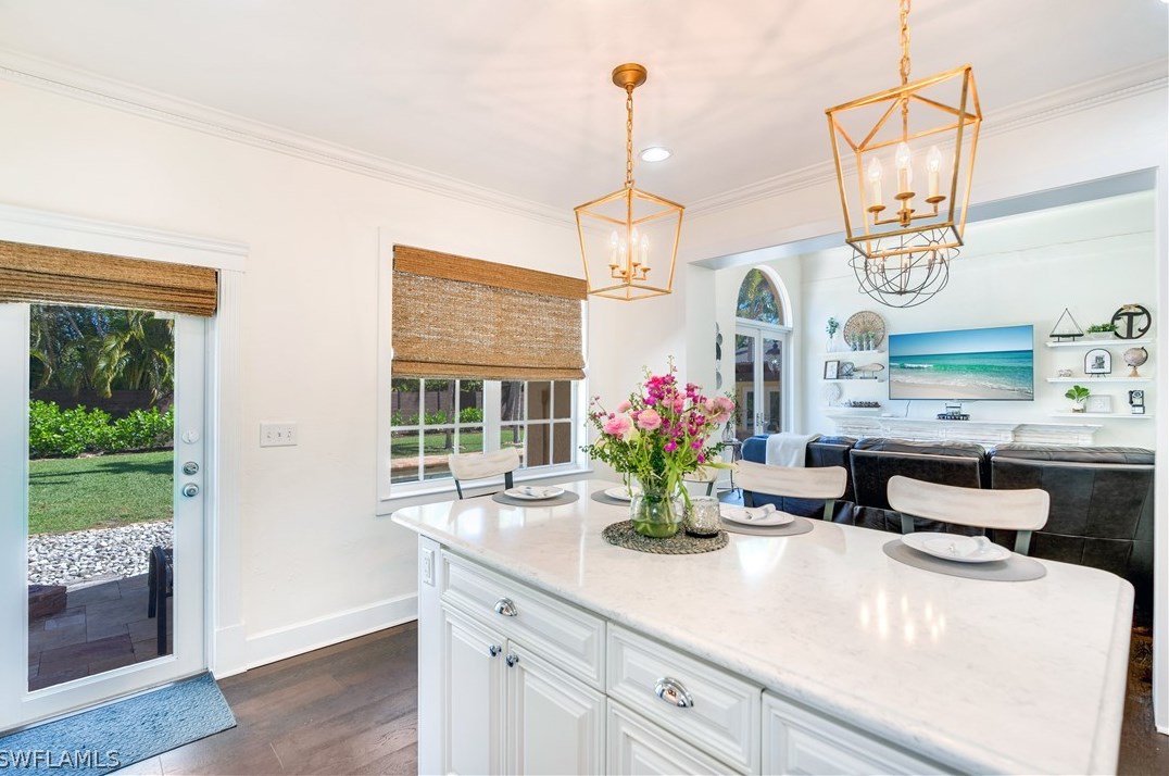 1221 Canterbury Dr, Fort Myers FL  33901-8762 exterior