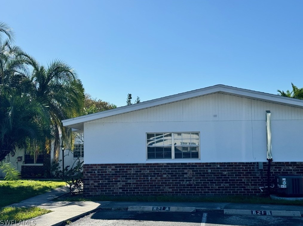 825 Courtington Ln, Fort Myers FL  33919-3269 exterior