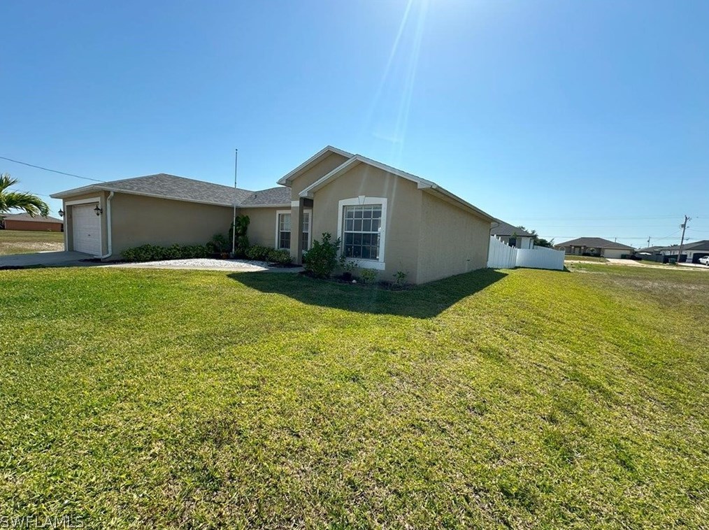 922 2nd Pl, Cape Coral FL  33909-1204 exterior