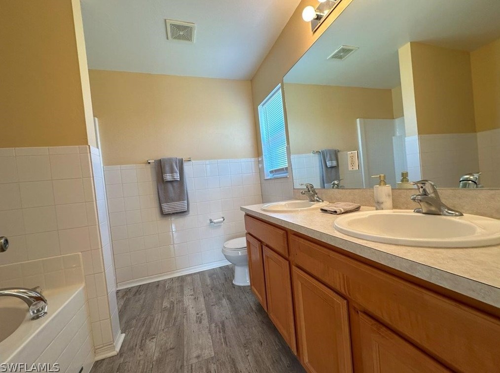 922 2nd Pl, Cape Coral FL  33909-1204 exterior