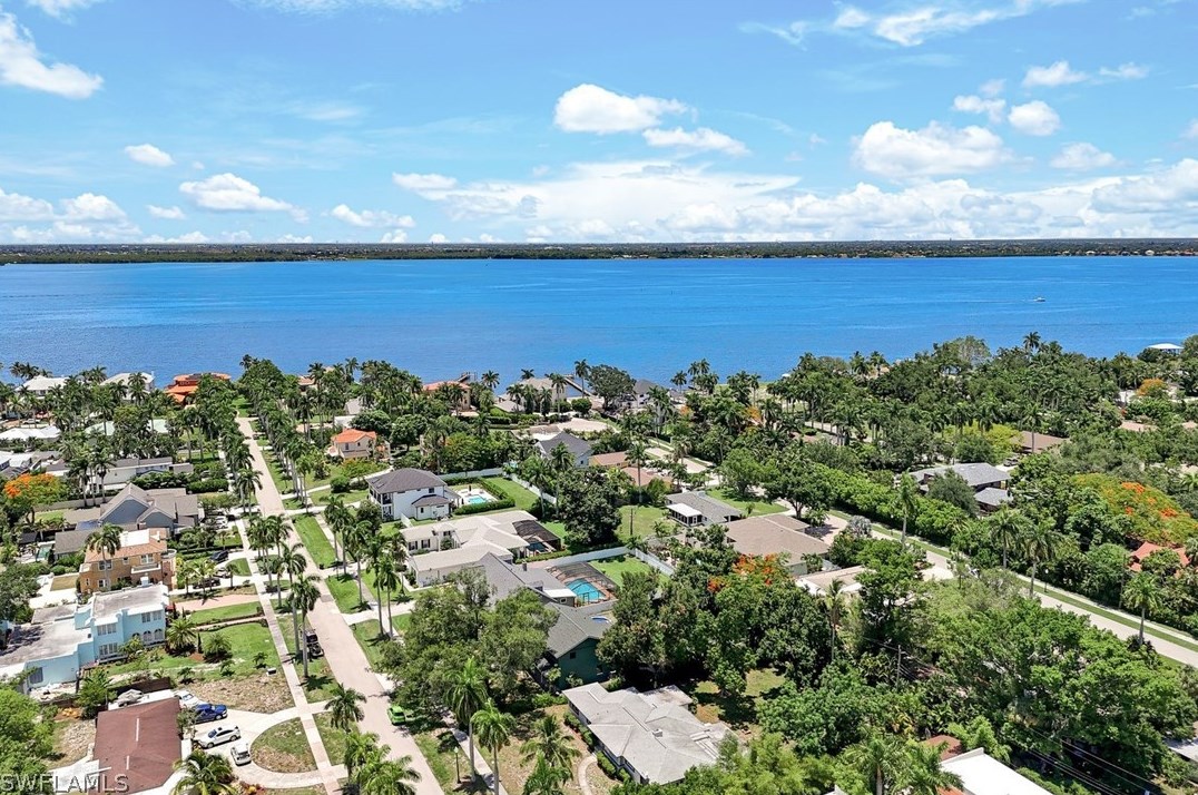 1281 Caloosa Dr, Fort Myers FL  33901-6715 exterior