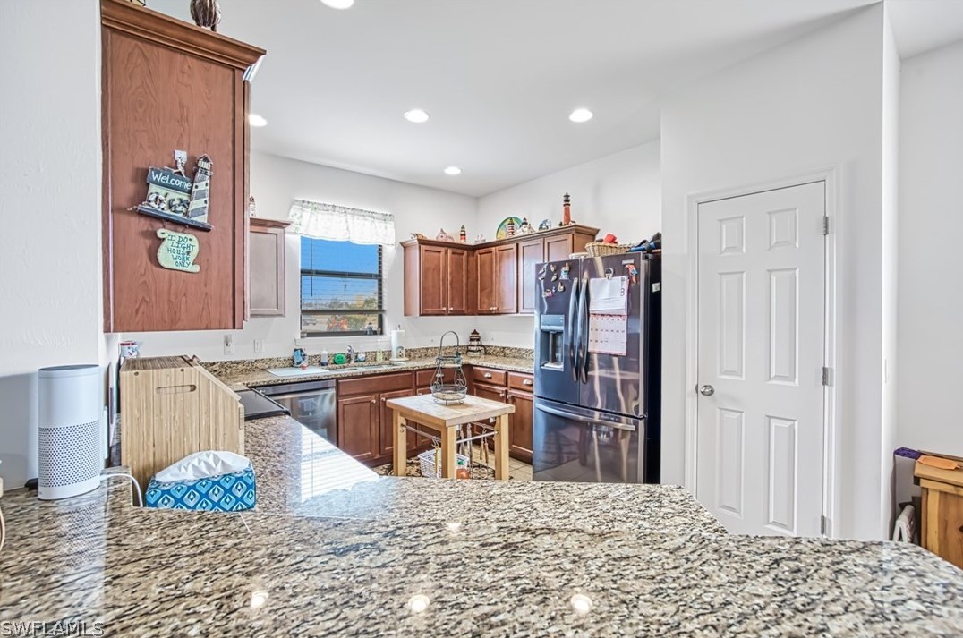 2001 12th Ter, Cape Coral FL  33990-1895 exterior