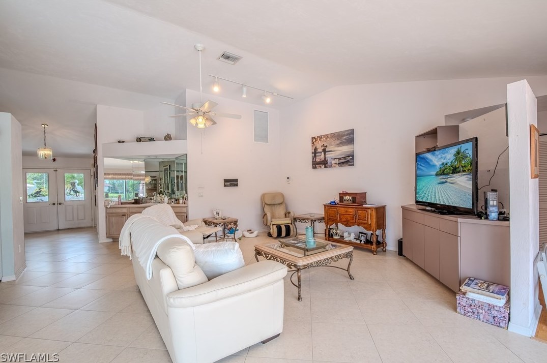 7181 Appleby Dr, Naples FL 34104-6502 exterior