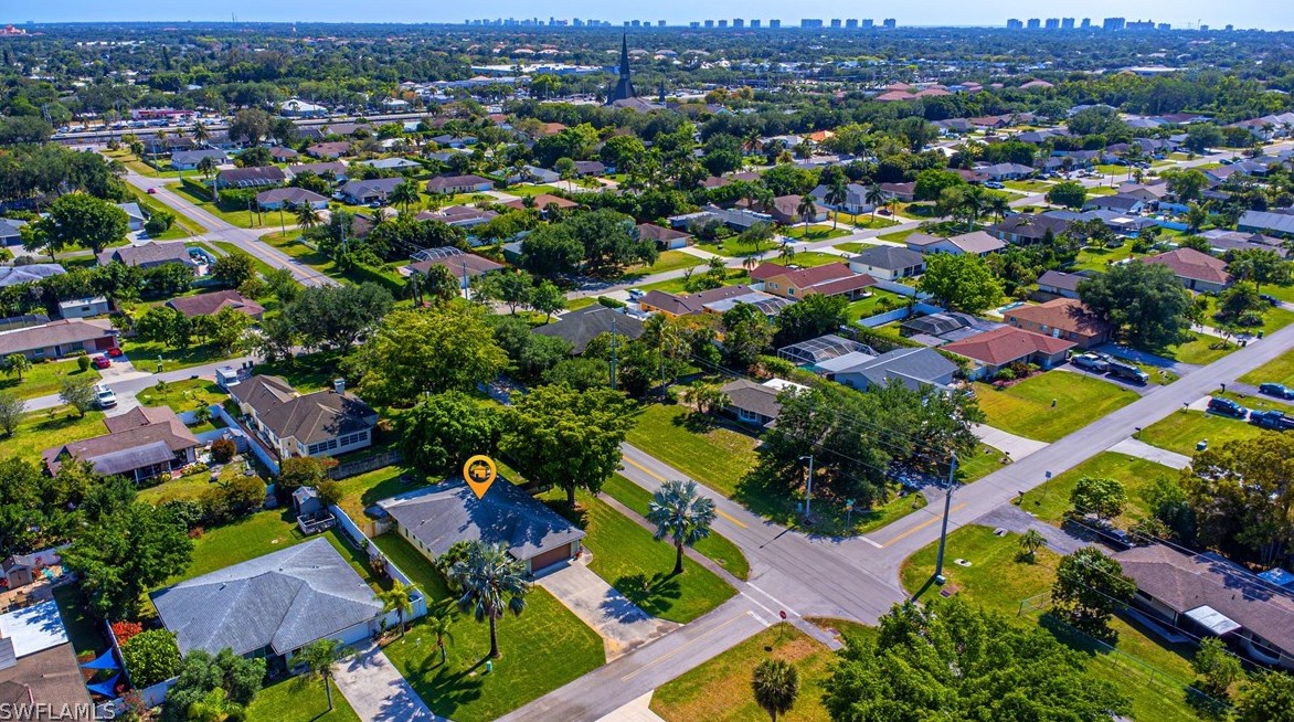 104 Johnnycake Dr, Naples FL 34110-1310 exterior