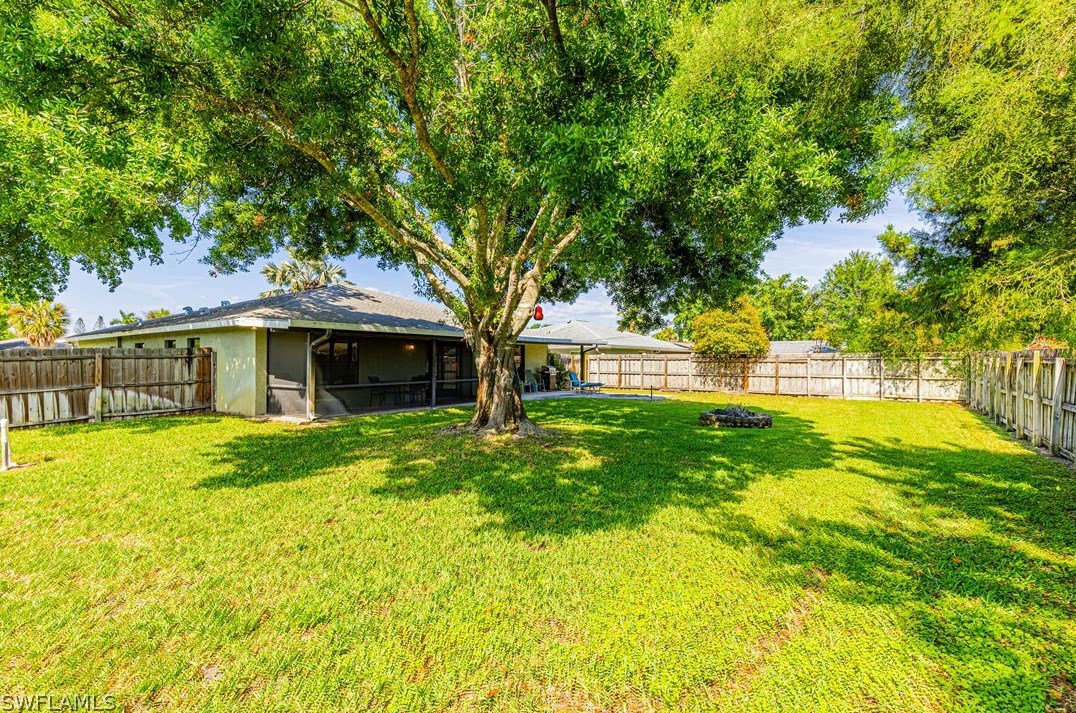 104 Johnnycake Dr, Naples FL 34110-1310 exterior