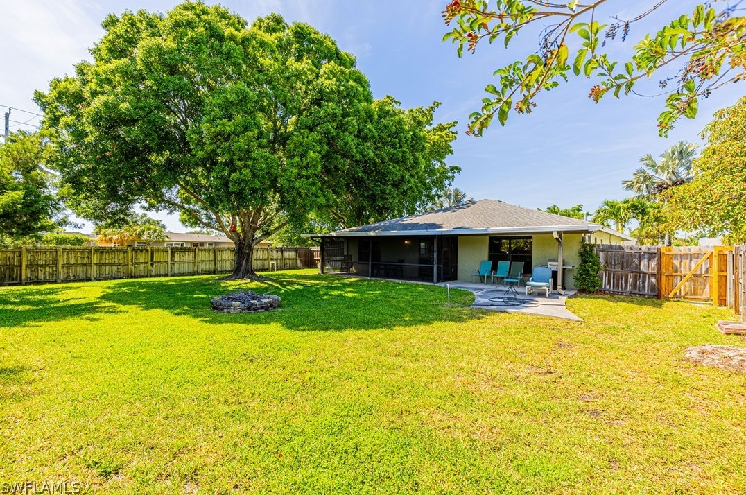 104 Johnnycake Dr, Naples FL 34110-1310 exterior