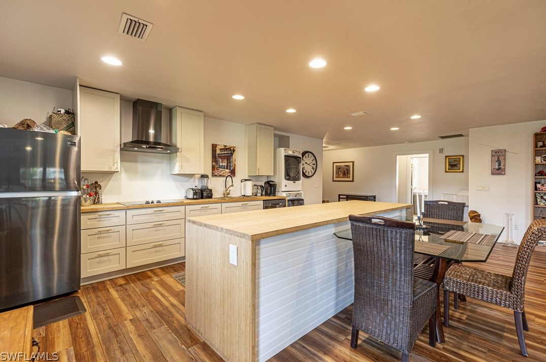 104 Johnnycake Dr, Naples FL 34110-1310 exterior