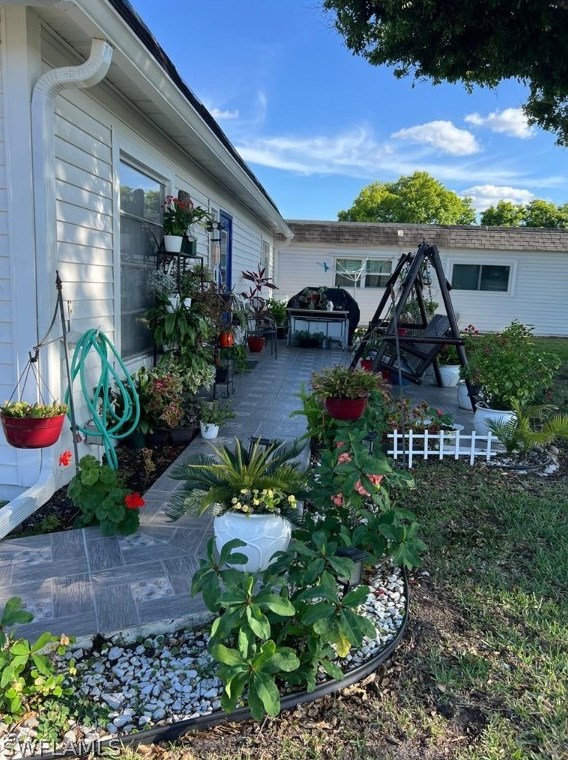 18 Hamlin Ct, Lehigh Acres FL 33936-7211 exterior