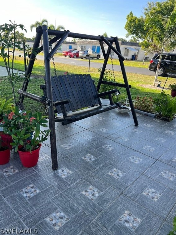 18 Hamlin Ct, Lehigh Acres FL 33936-7211 exterior