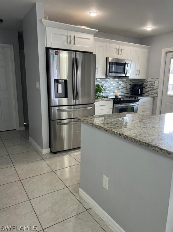 18 Hamlin Ct, Lehigh Acres FL 33936-7211 exterior