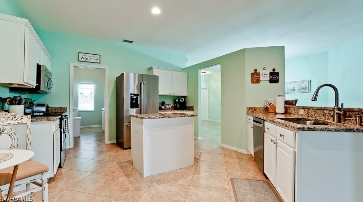 3428 2nd Ln, Cape Coral FL  33991-1000 exterior