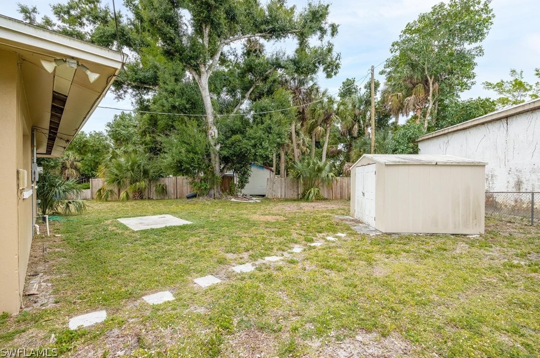 455 Santa Cruz St, Fort Myers FL  33903-2845 exterior