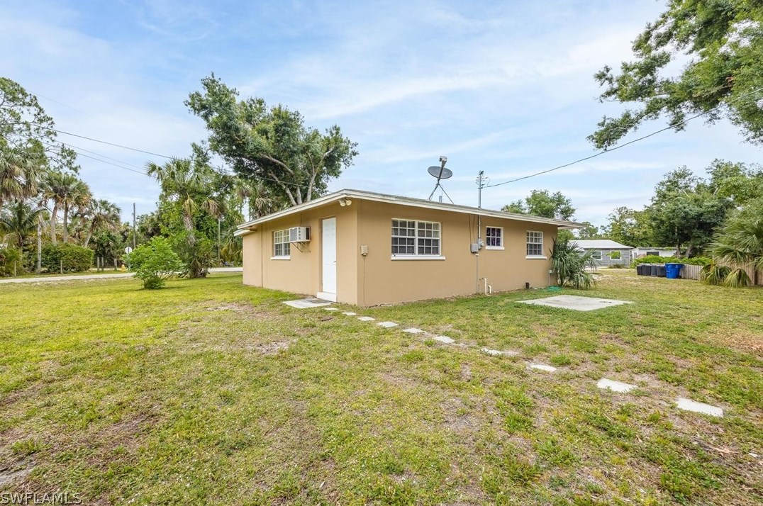 455 Santa Cruz St, Fort Myers FL  33903-2845 exterior