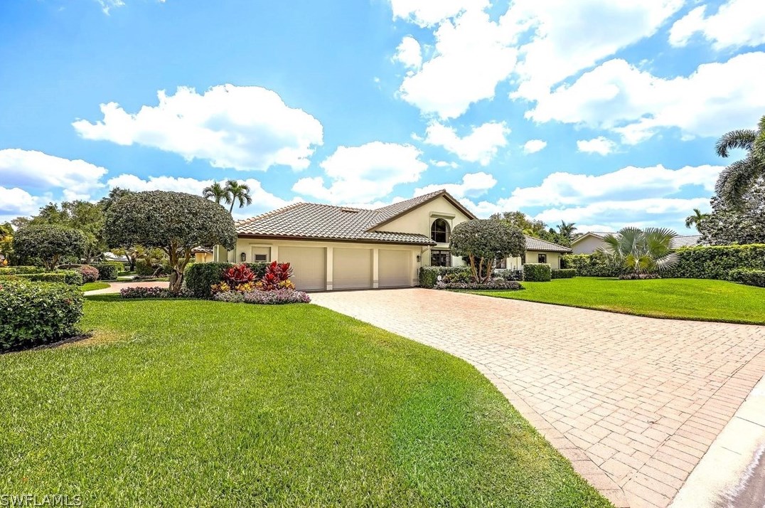 811 Bentwood Dr, Naples FL 34108-8204 exterior