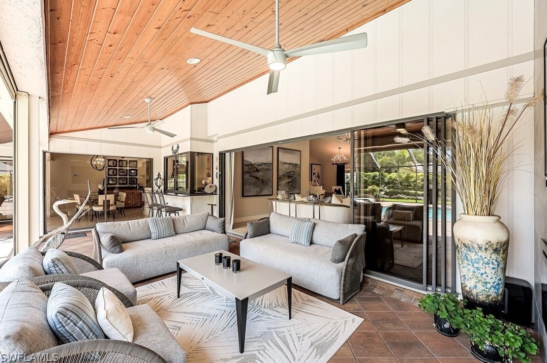 811 Bentwood Dr, Naples FL 34108-8204 exterior