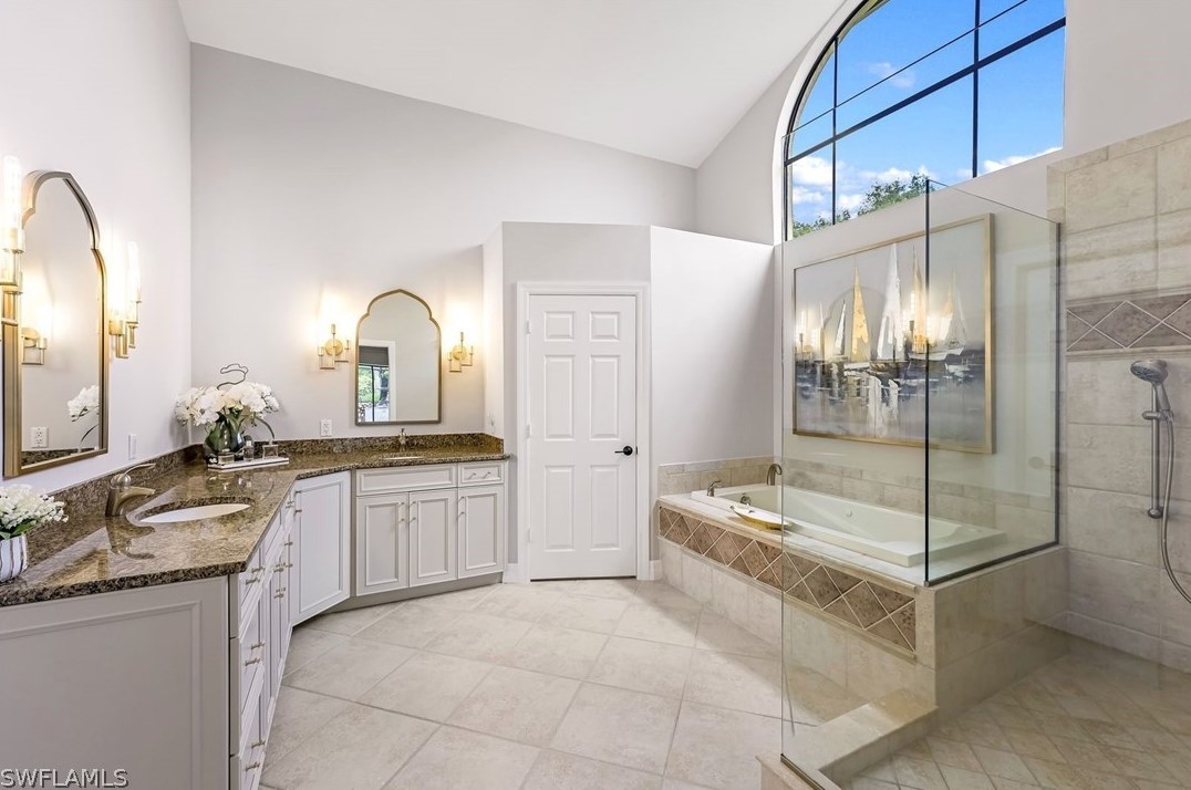 811 Bentwood Dr, Naples FL 34108-8204 exterior