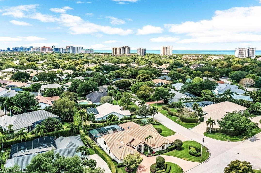 811 Bentwood Dr, Naples FL 34108-8204 exterior