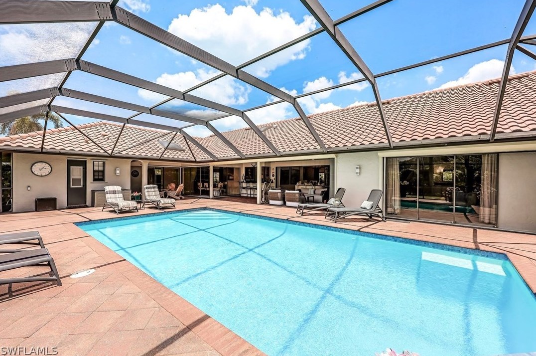 811 Bentwood Dr, Naples FL 34108-8204 exterior