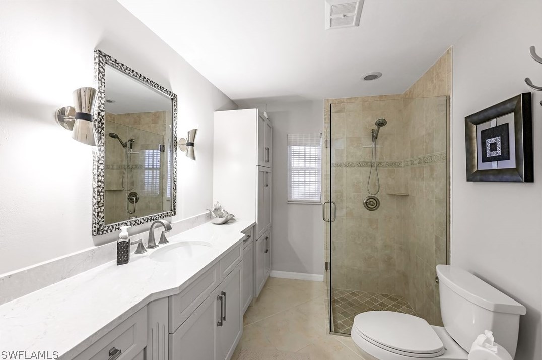 811 Bentwood Dr, Naples FL 34108-8204 exterior