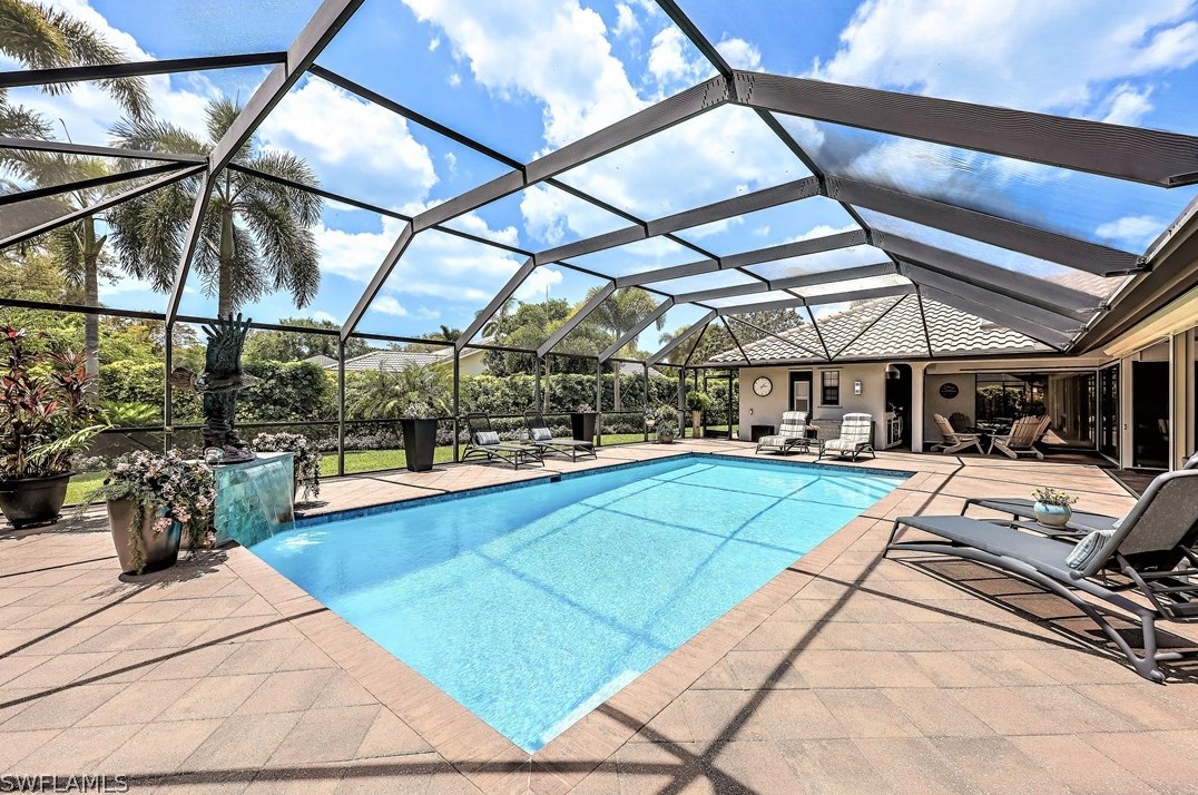 811 Bentwood Dr, Naples FL 34108-8204 exterior