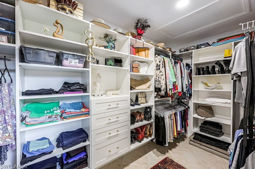 811 Bentwood Dr, Naples FL 34108-8204 exterior