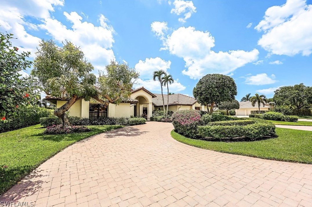 811 Bentwood Dr, Naples FL 34108-8204 exterior