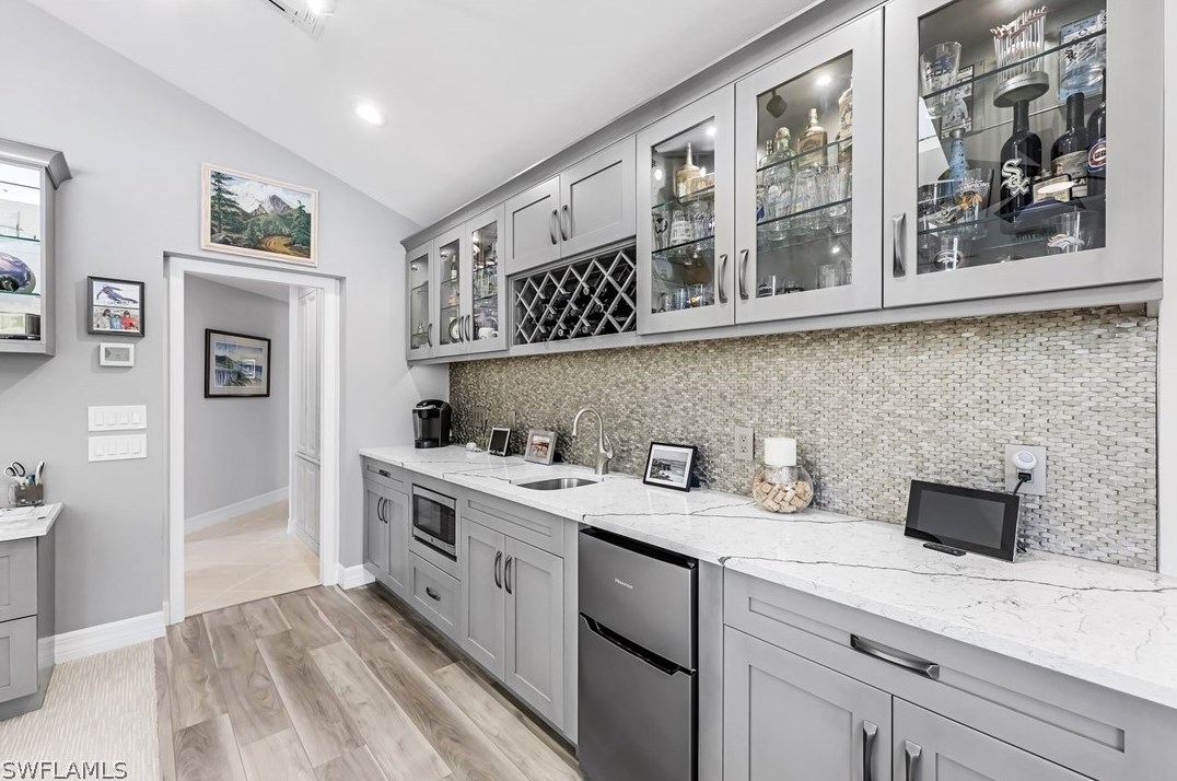 811 Bentwood Dr, Naples FL 34108-8204 exterior