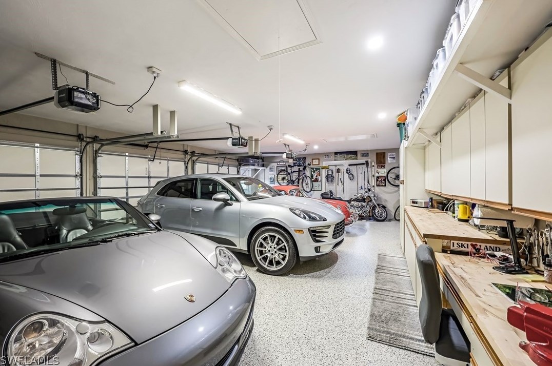 811 Bentwood Dr, Naples FL 34108-8204 exterior