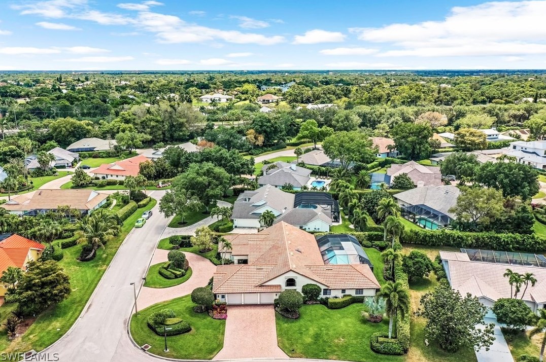 811 Bentwood Dr, Naples FL 34108-8204 exterior