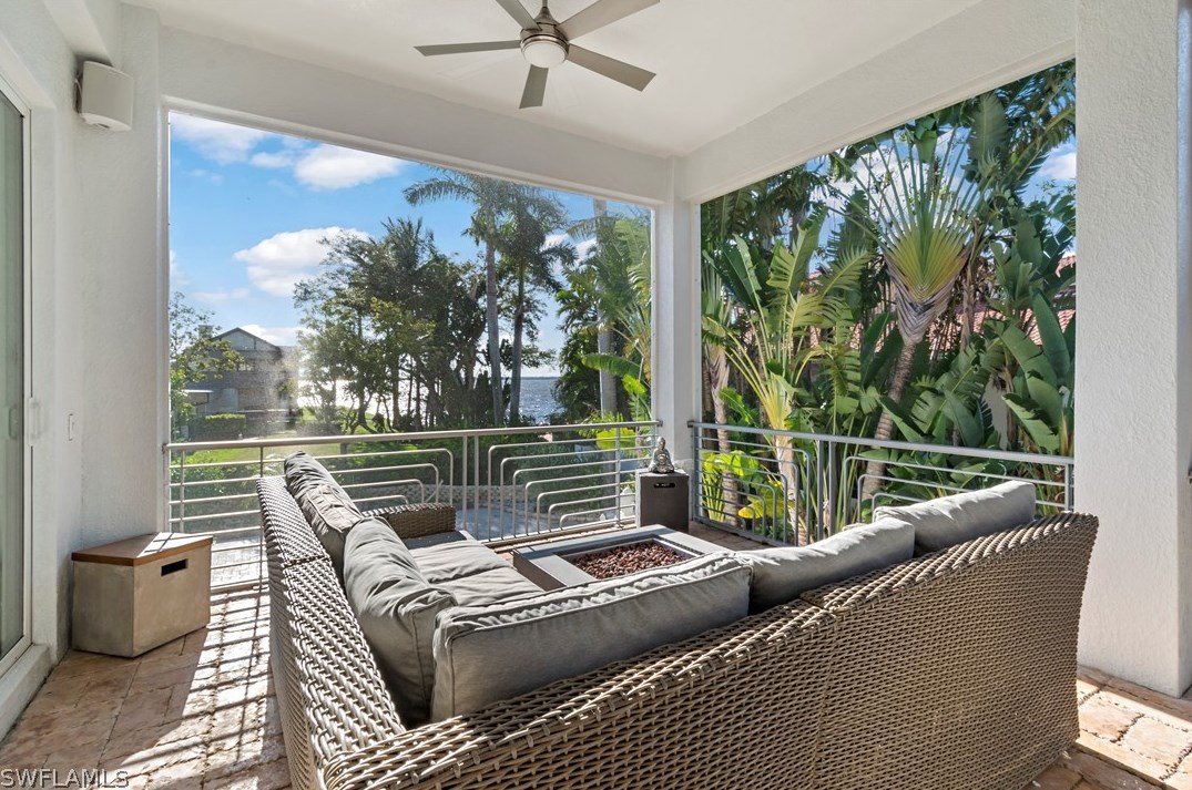 1205 Caloosa Dr, Fort Myers FL 33901-6715 exterior