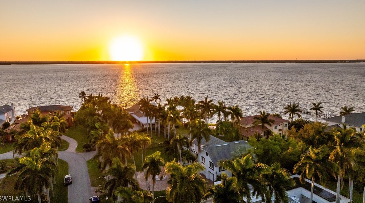 1205 Caloosa Dr, Fort Myers FL 33901-6715 exterior