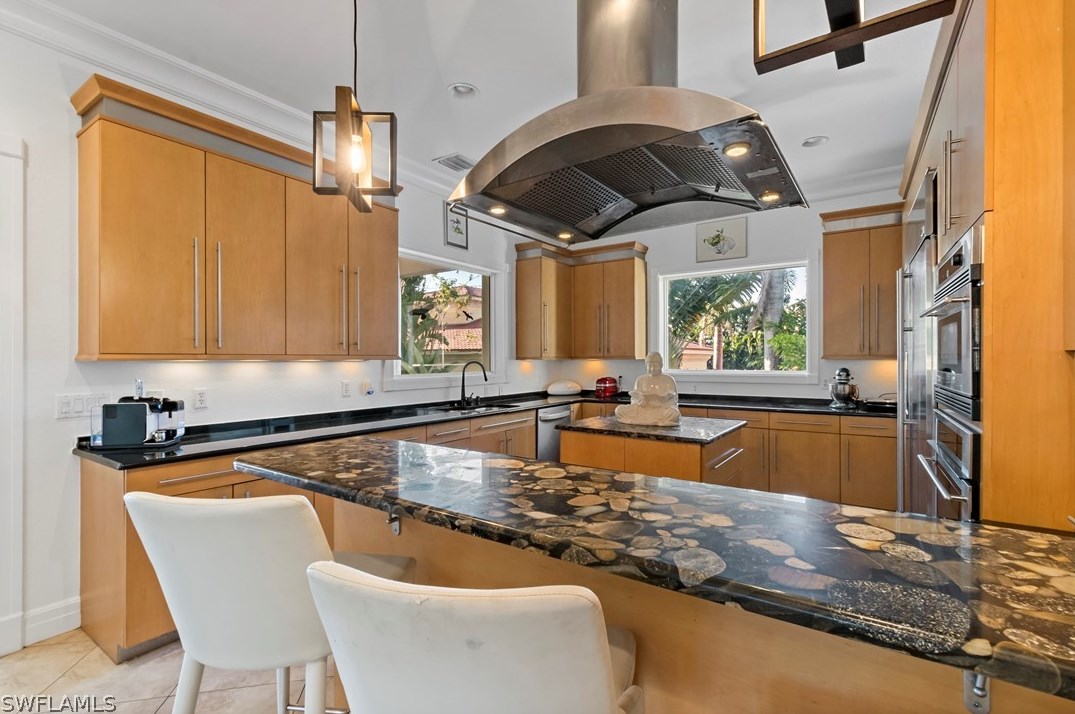 1205 Caloosa Dr, Fort Myers FL 33901-6715 exterior