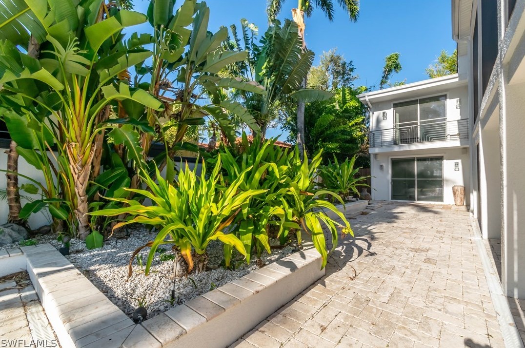 1205 Caloosa Dr, Fort Myers FL 33901-6715 exterior