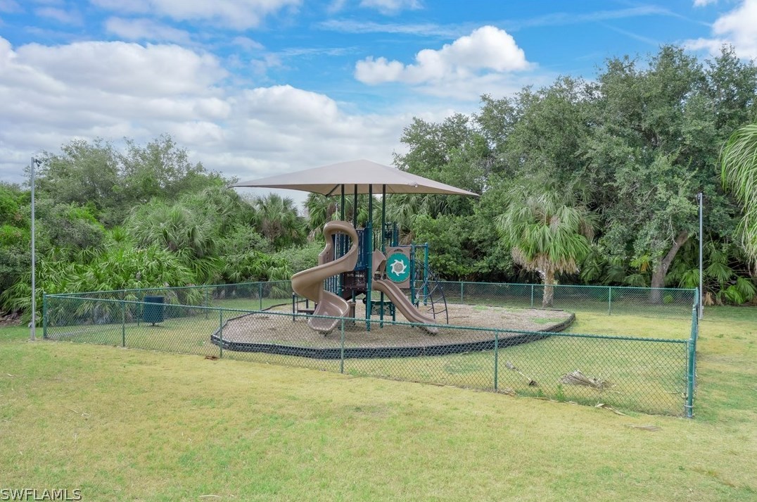 2743 Nature Pointe Loop, Fort Myers FL  33905-2471 exterior