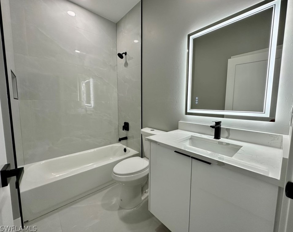 525 Abbott Ave, Lehigh Acres FL 33972 exterior