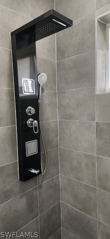 1008 Sunrise Blvd, Lehigh Acres FL 33974-9525 exterior