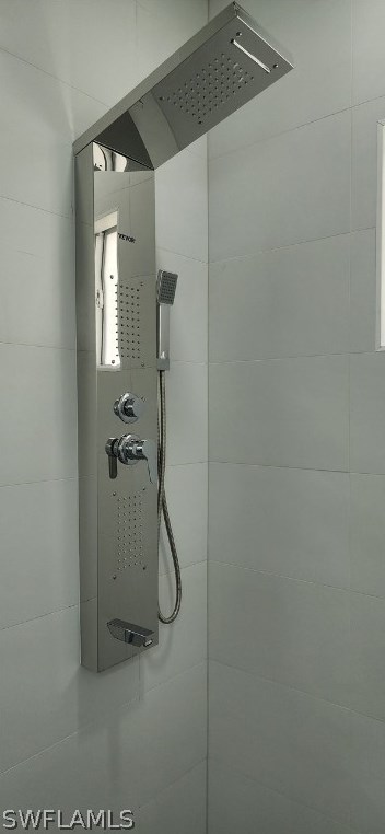 1008 Sunrise Blvd, Lehigh Acres FL 33974-9525 exterior