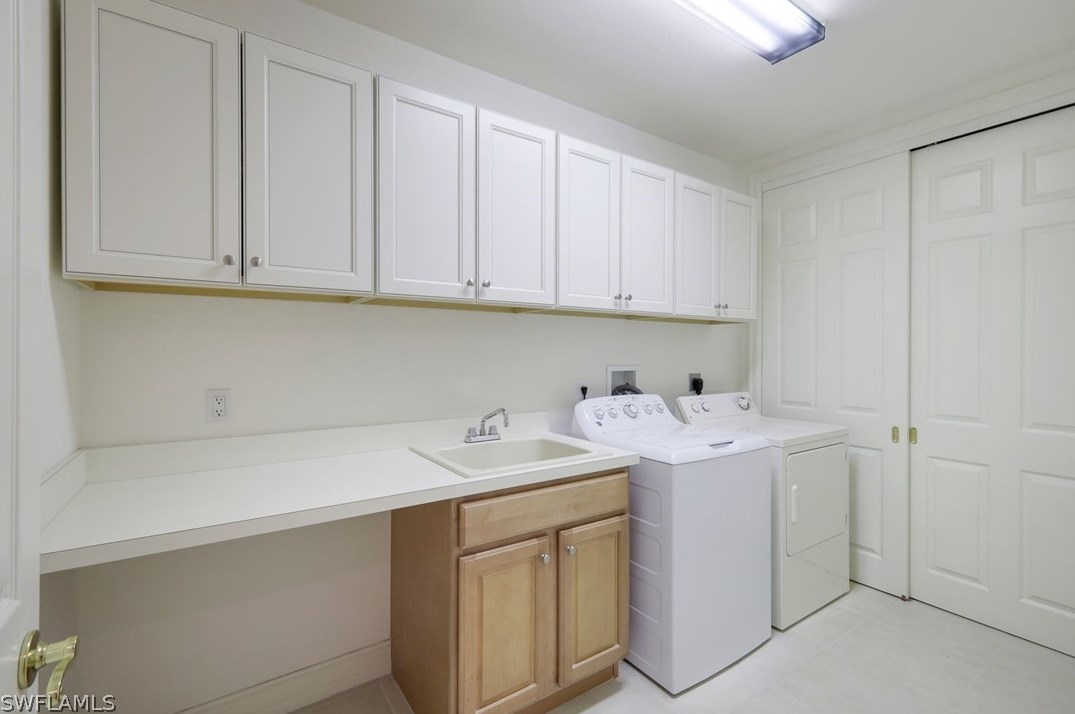 4728 Stratford Ct, Naples FL  34105-6683 exterior