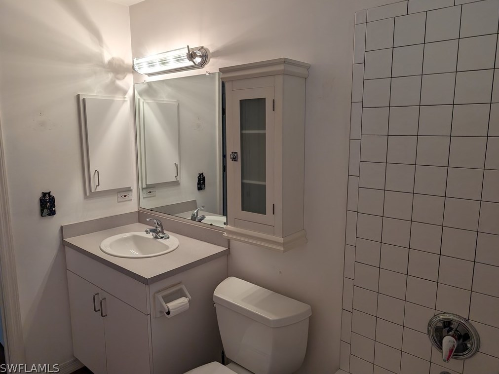 2404 Sapodilla Ln, Saint James City FL  33956-2044 exterior