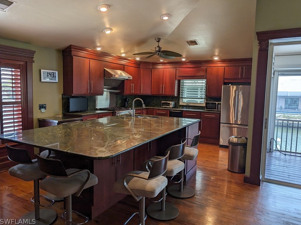 2404 Sapodilla Ln, Saint James City FL  33956-2044 exterior