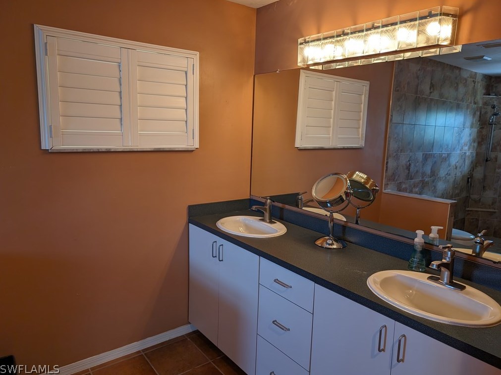 2404 Sapodilla Ln, Saint James City FL  33956-2044 exterior