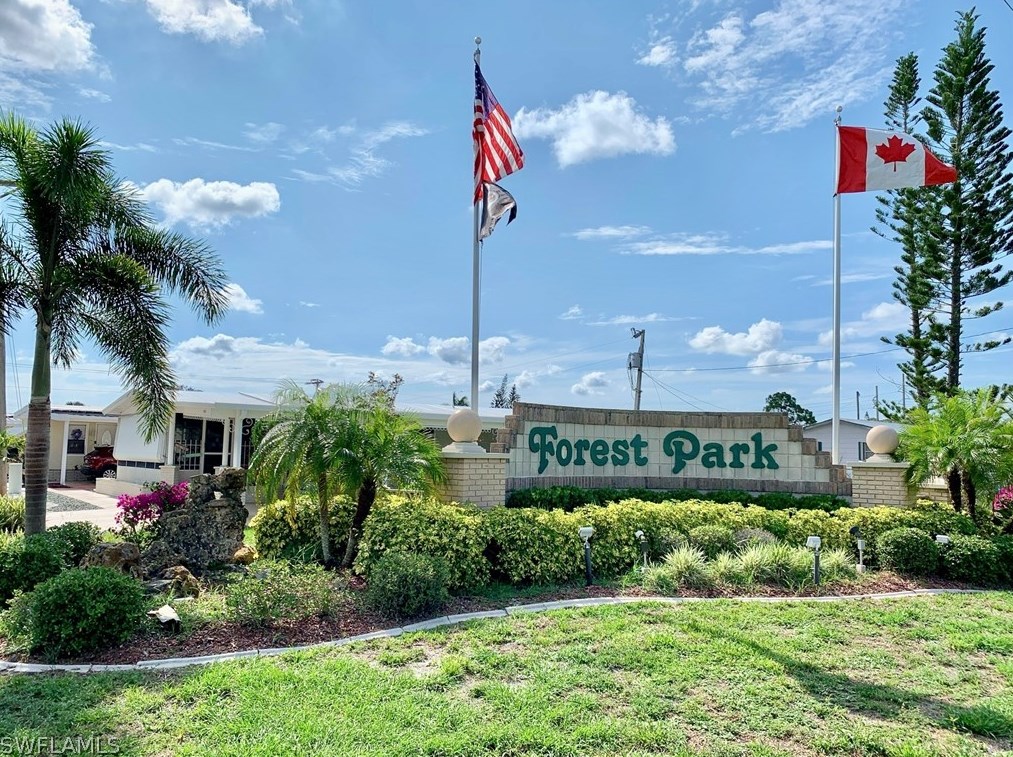 726 Knotty Pne Cir, Fort Myers FL 33917-7407 exterior