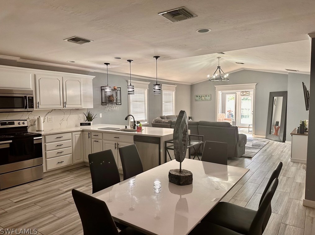 754 105 Ave, Naples FL 34108-1842 exterior