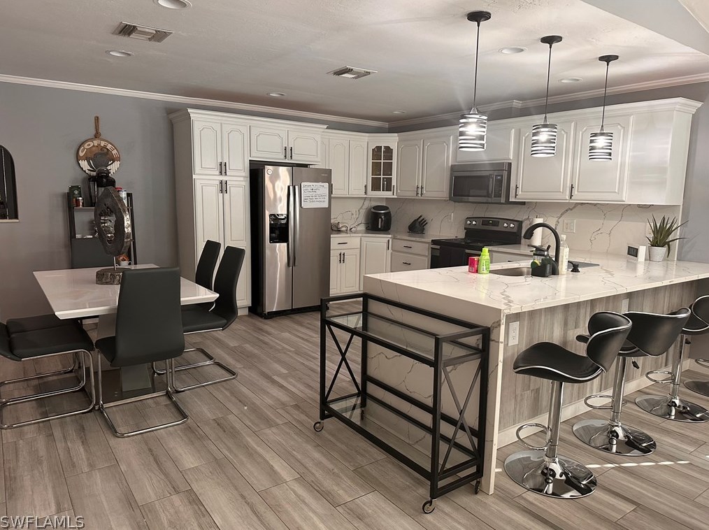 754 105 Ave, Naples FL 34108-1842 exterior