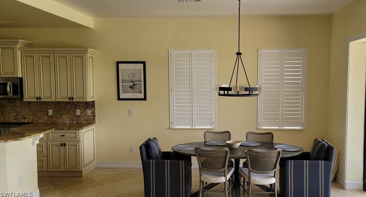 1430 Serrano Cir, Naples FL 34105-4952 exterior